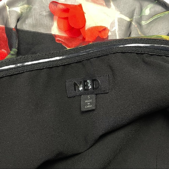 NBD |  Roses Are Red Rojo Rose Cropped Floral Top - Picture 5 of 12